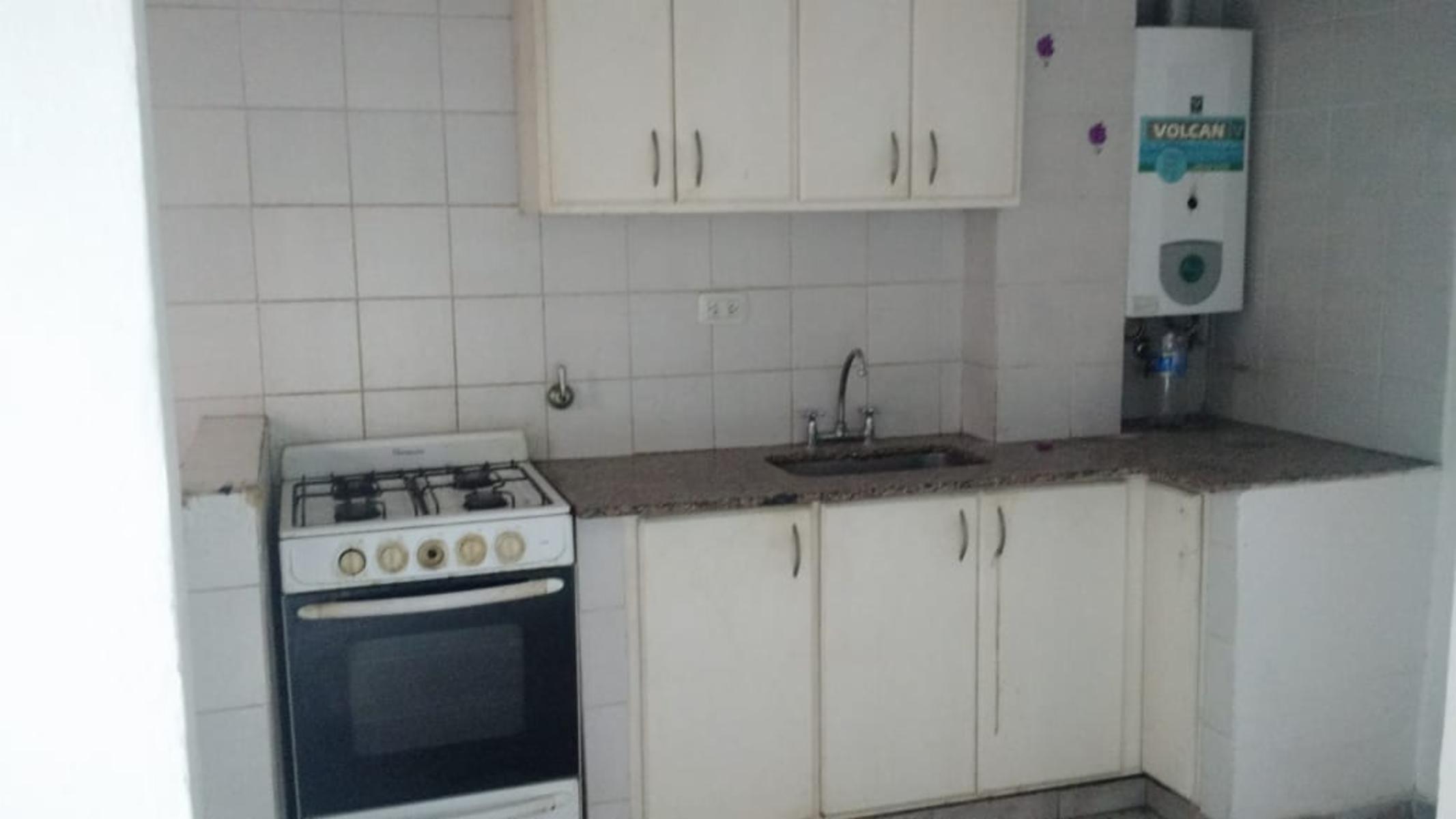 Dpto 2 Dormitorio - Pellegrini 833-Planta Baja con Patio — foto 2