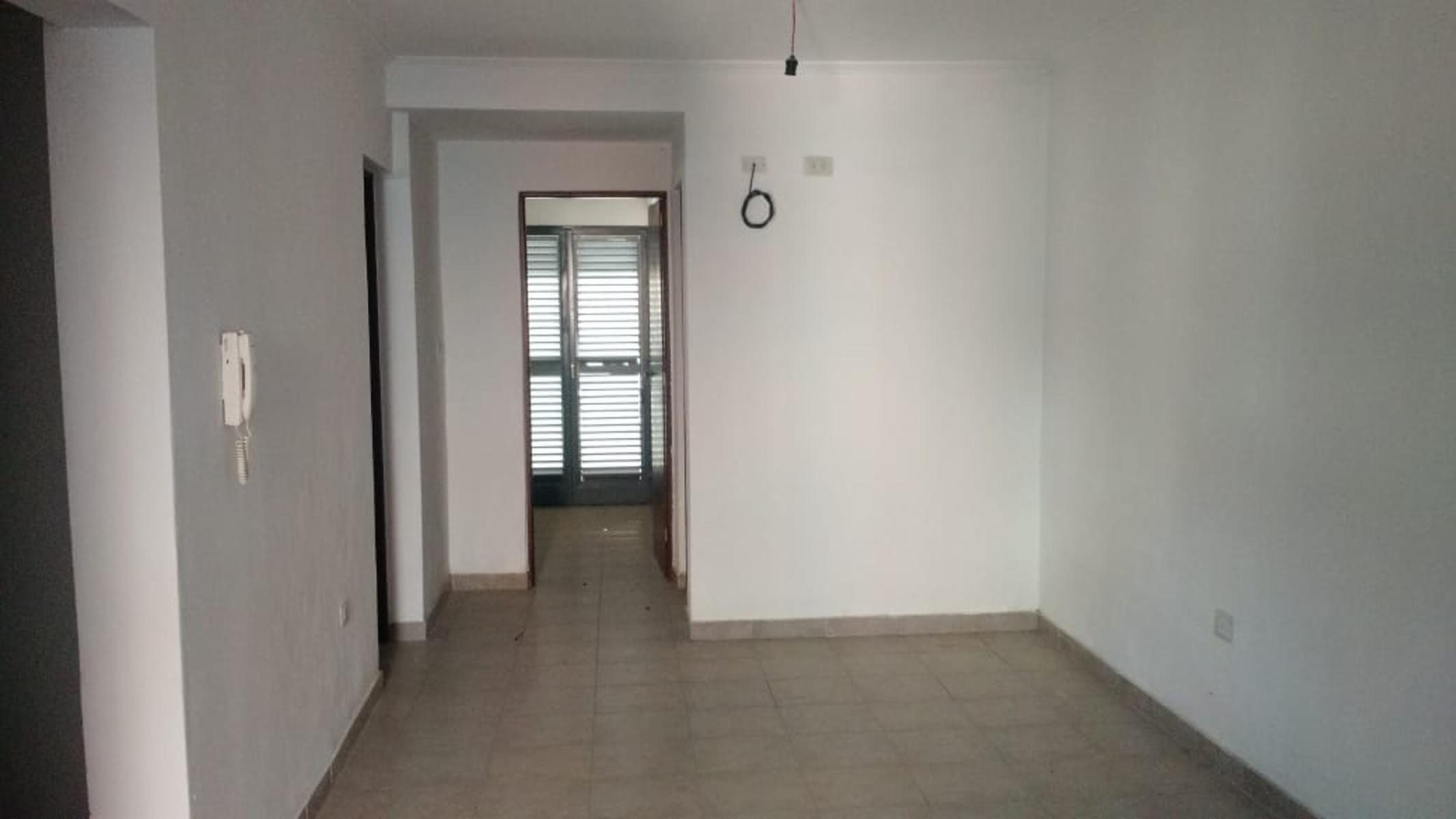 Dpto 2 Dormitorio - Pellegrini 833-Planta Baja con Patio — foto 3
