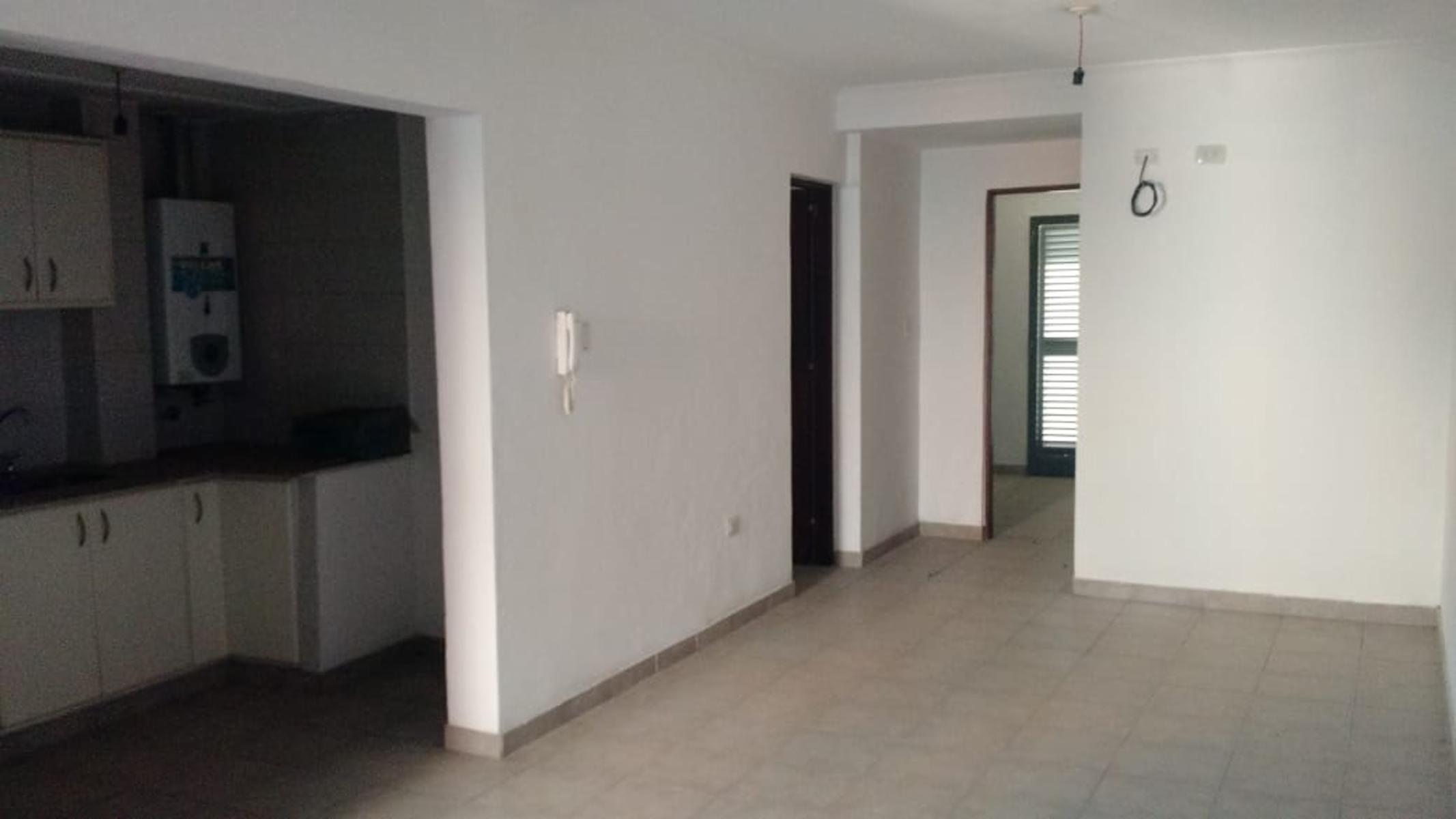 Dpto 2 Dormitorio - Pellegrini 833-Planta Baja con Patio — foto 5