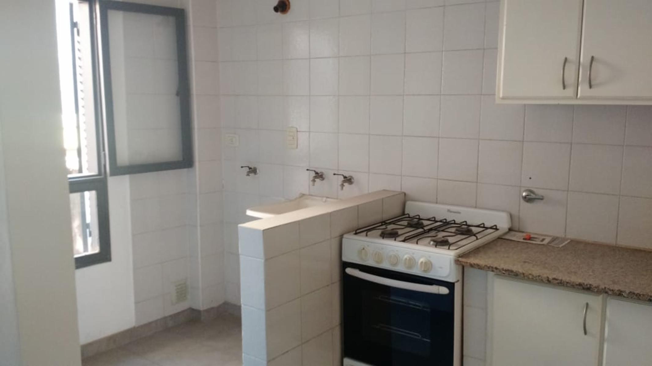 Dpto 2 Dormitorio - Pellegrini 833-Planta Baja con Patio — foto 8