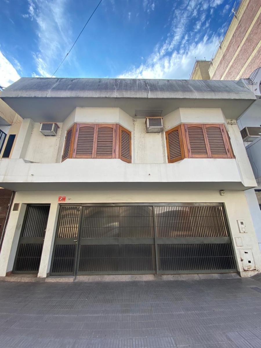 Bº Sur -Excelente Casa de 4 Dorm c/ oficinas en Planta Alta