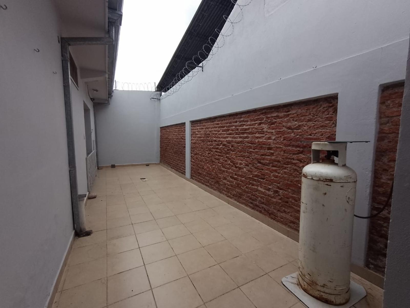2 LOCALES + CASA + 2 DPTOS - 10