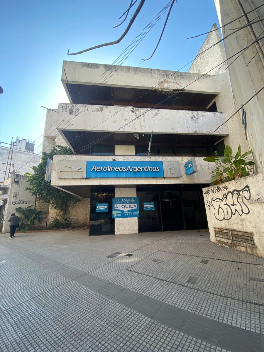 Excelente Local Comercial en 3 Niveles