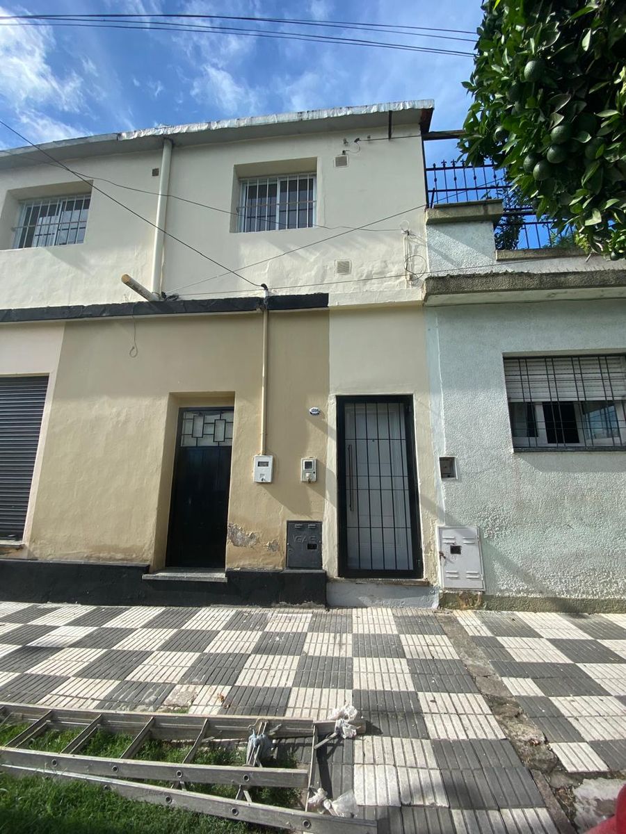 Amplio Departamento de 2 dormitorios sin expensas - 1