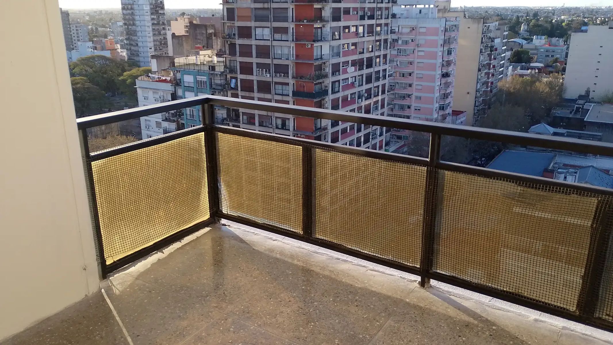Dpto. 4 amb. c/cochera en Ramos Centro — foto 3