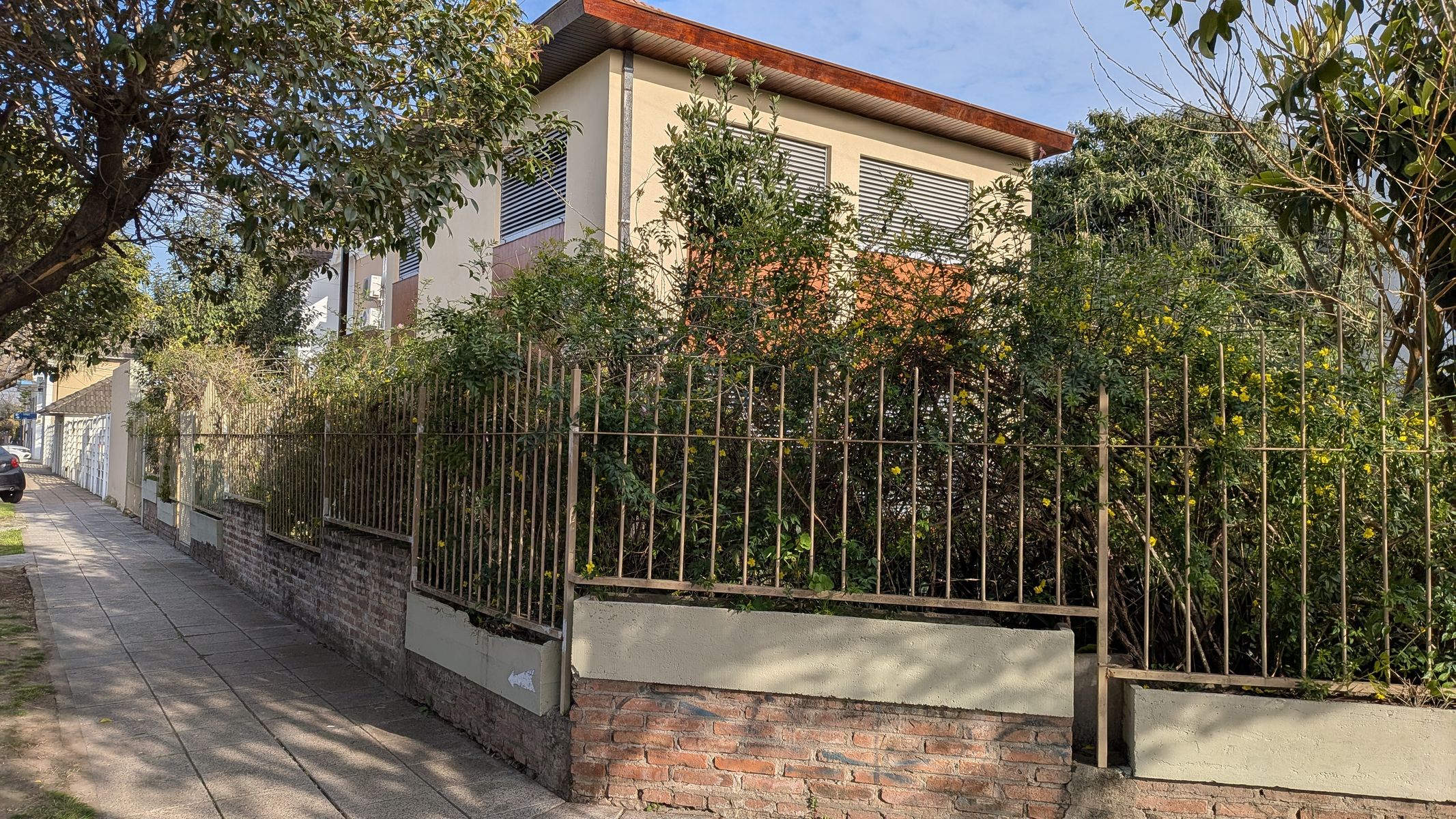 CASA 4 AMB. EN DOS PLANTAS S/LOTE 236 M2 - 1