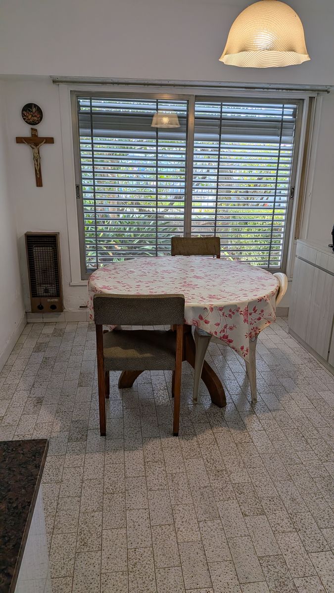 CASA 4 AMB. EN DOS PLANTAS S/LOTE 236 M2 - 4