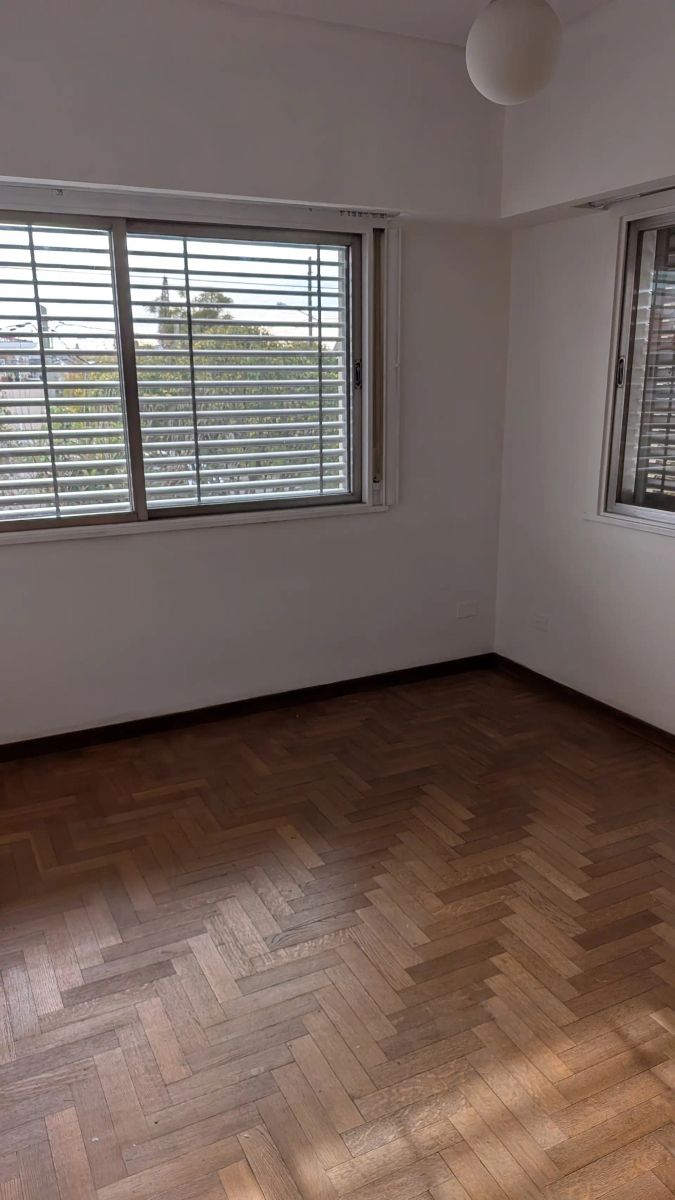 Casa 4 Amb. en dos plantas s/lote 236 M2. - 12
