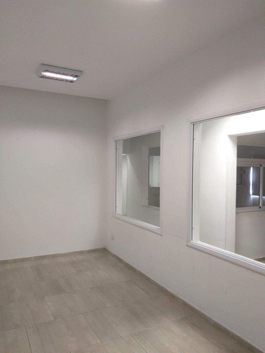 Impecable esquina c/Oficinas y Amplio Depósito - 6