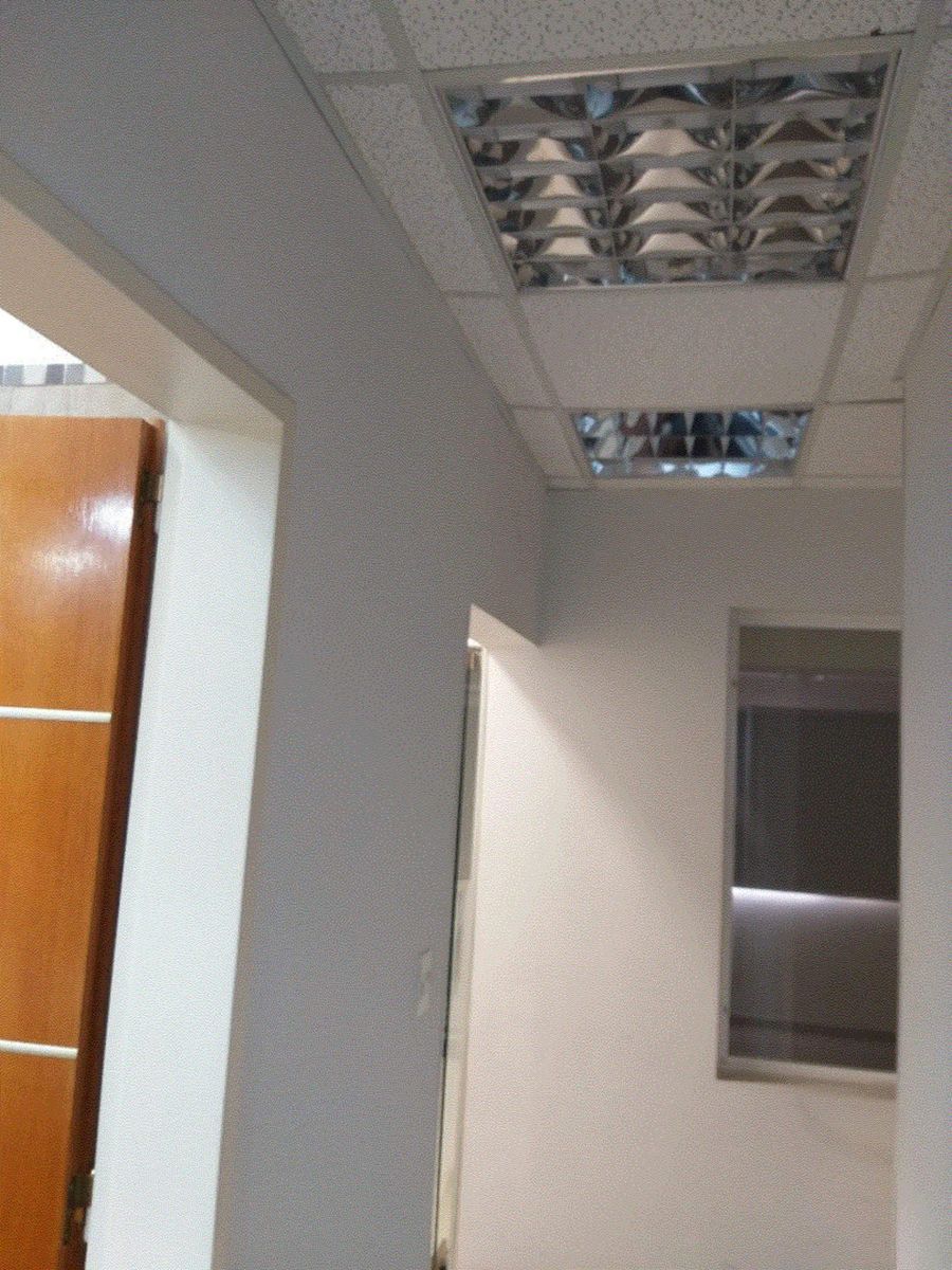 Impecable esquina c/Oficinas y Amplio Depósito - 9