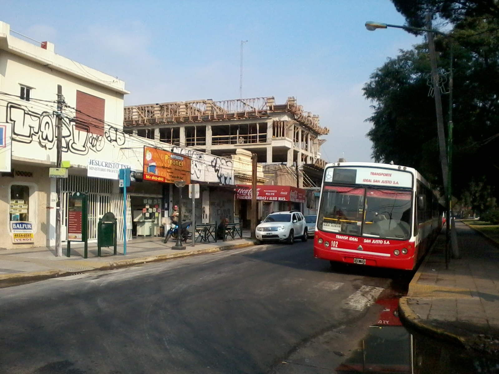 Ituzaingo Fte.Plaza estacion Sur 4x15 mas Esquina Comercial varias vidrieras.UNICO - 1
