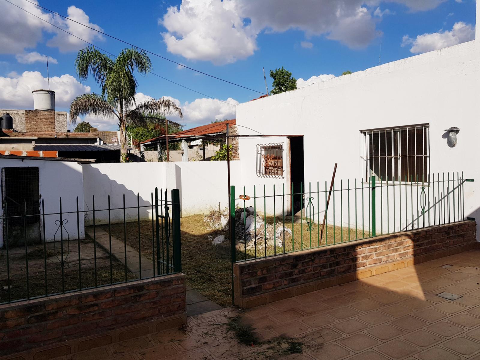 Ituzaingo Casa 3 Amb.Fdo.Cocheras U$S105000 — foto 2