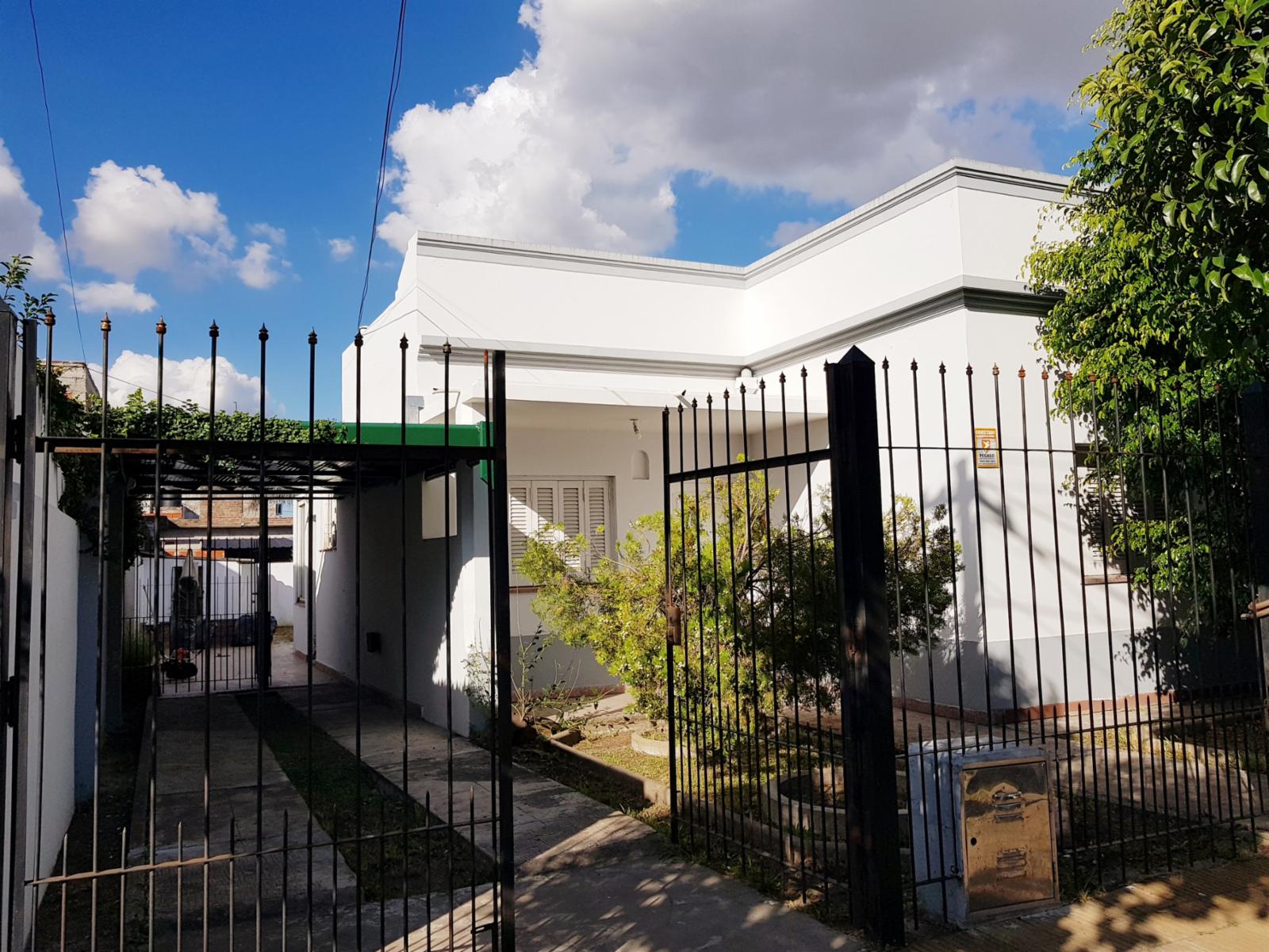 Ituzaingo Casa 3 Amb.Fdo.Cocheras U$S105000 — foto 3