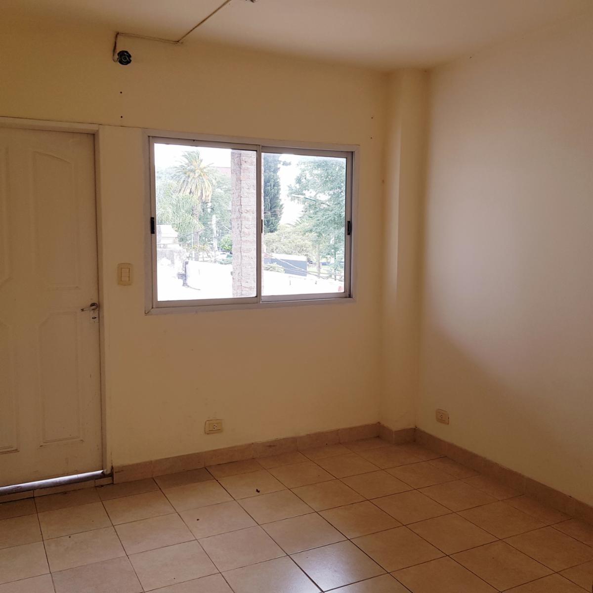 ITUZAINGO Dto.Vivienda u Uso Profesional o Comercial -Fte Estacion- 3 Amb.-primer piso Sin Expensas.. — foto 2