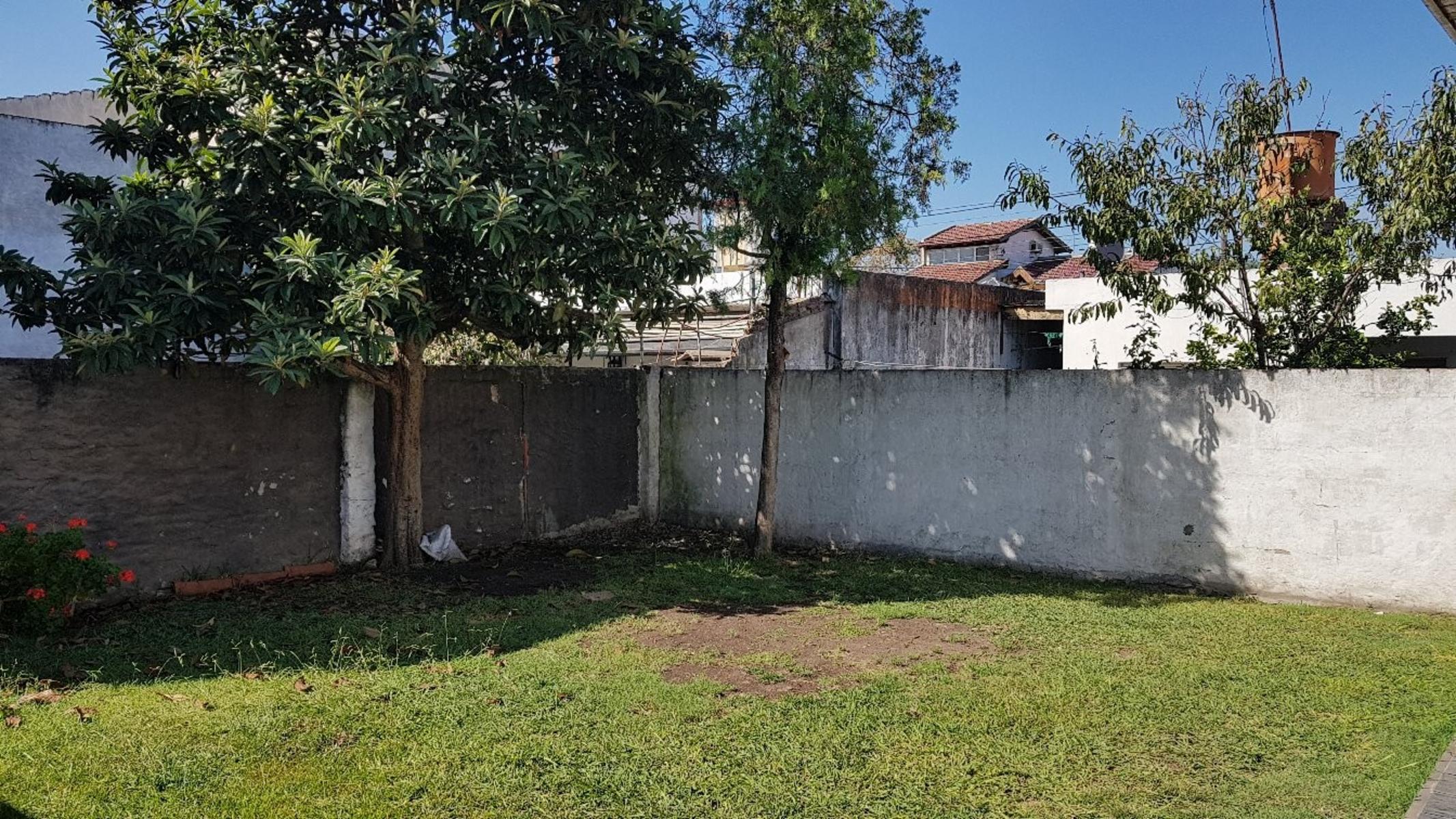 Castelar Nte Chalet 4 Ambientes Inst Cochera Fondo Jdin ..Chiche.. — foto 5