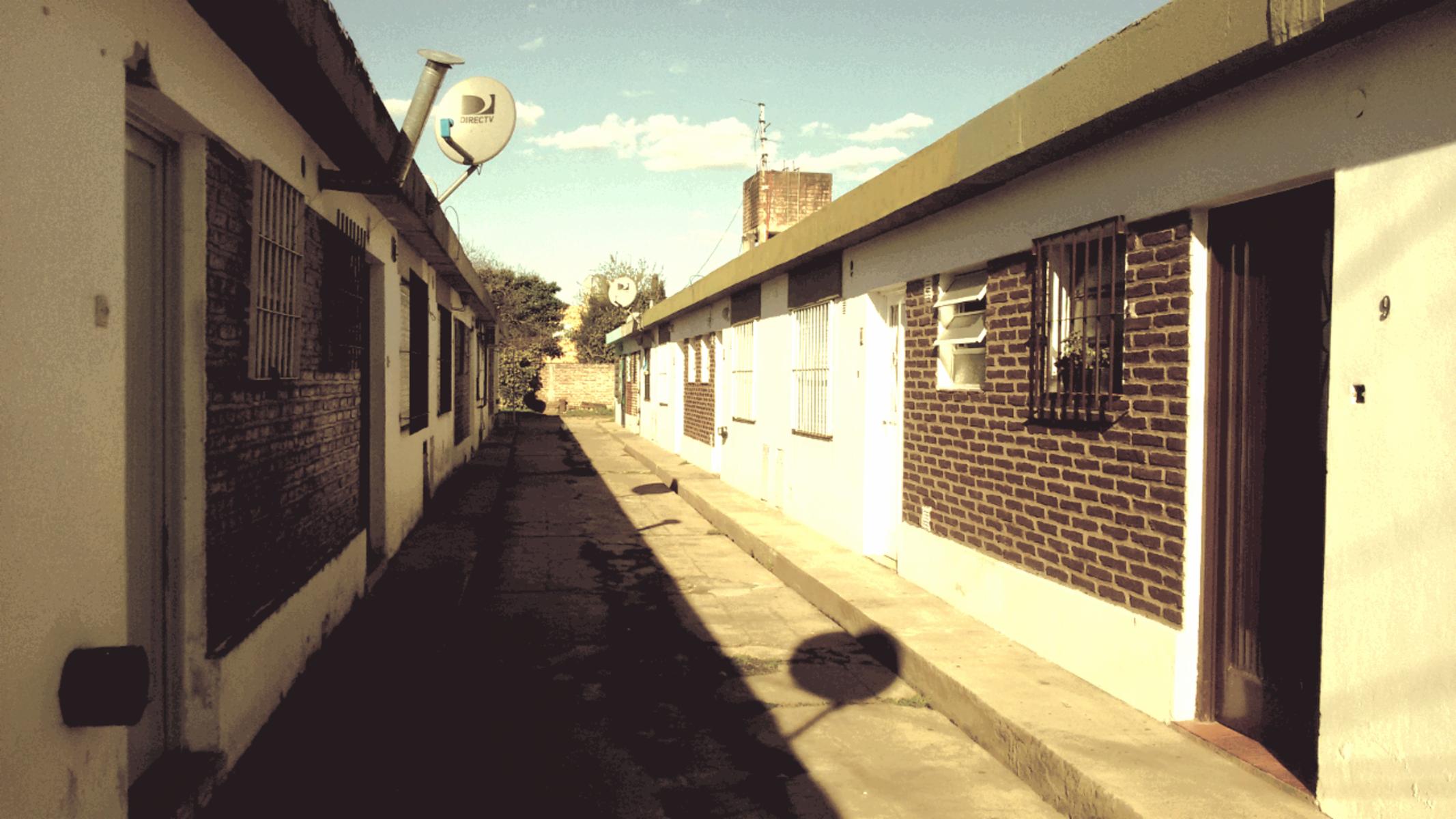 Ituzaingo Sur ( Castelar) Bo.Marina S/Av.B.Parera PH 3 Amb.Inst- Cochera-Patio- Colectivos al Fte.