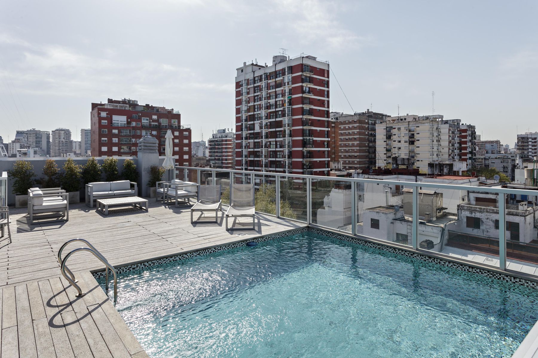 BELGRANO VENTA AMPLIO DEPARTAMENTO DOS AMBIENTES EDIFICIO CON PILETA Y SUM BAULERA OPCION COCHERA - 1