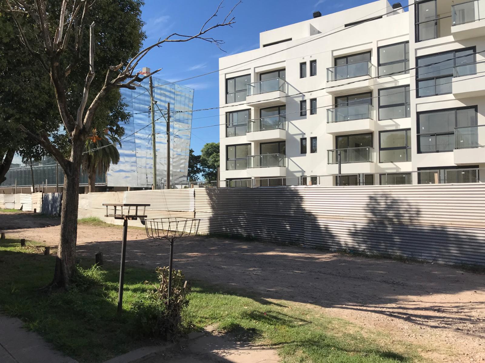 Chalet 2 Plantas 5 Ambientes Con Fondo Libre A Mts Au PERMUTO MENOR VALOR — foto 3
