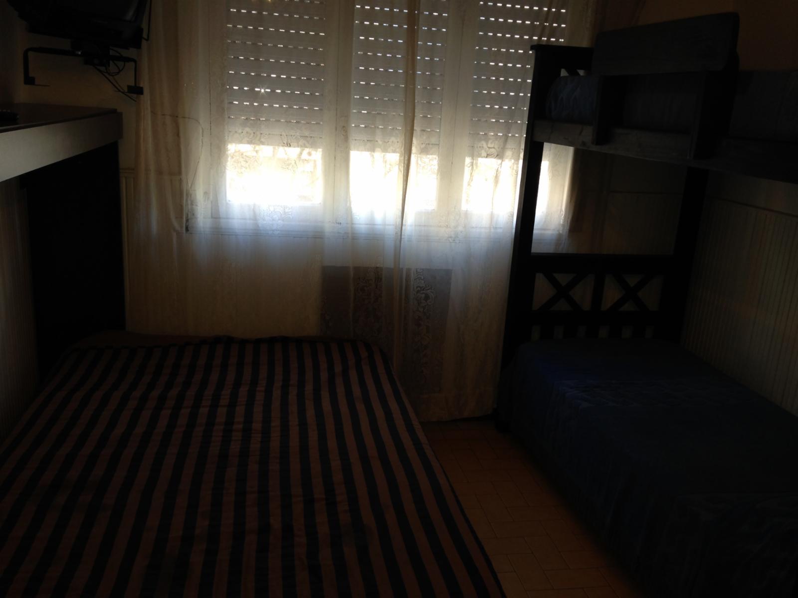 Monoambiente para 2 o 3 personas a la vuelta de MANOLO , a 2 cuadras dela playa y Casino Central... — foto 10