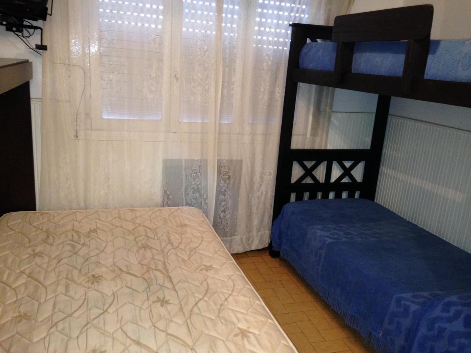 Monoambiente para 2 o 3 personas a la vuelta de MANOLO , a 2 cuadras dela playa y Casino Central... — foto 15