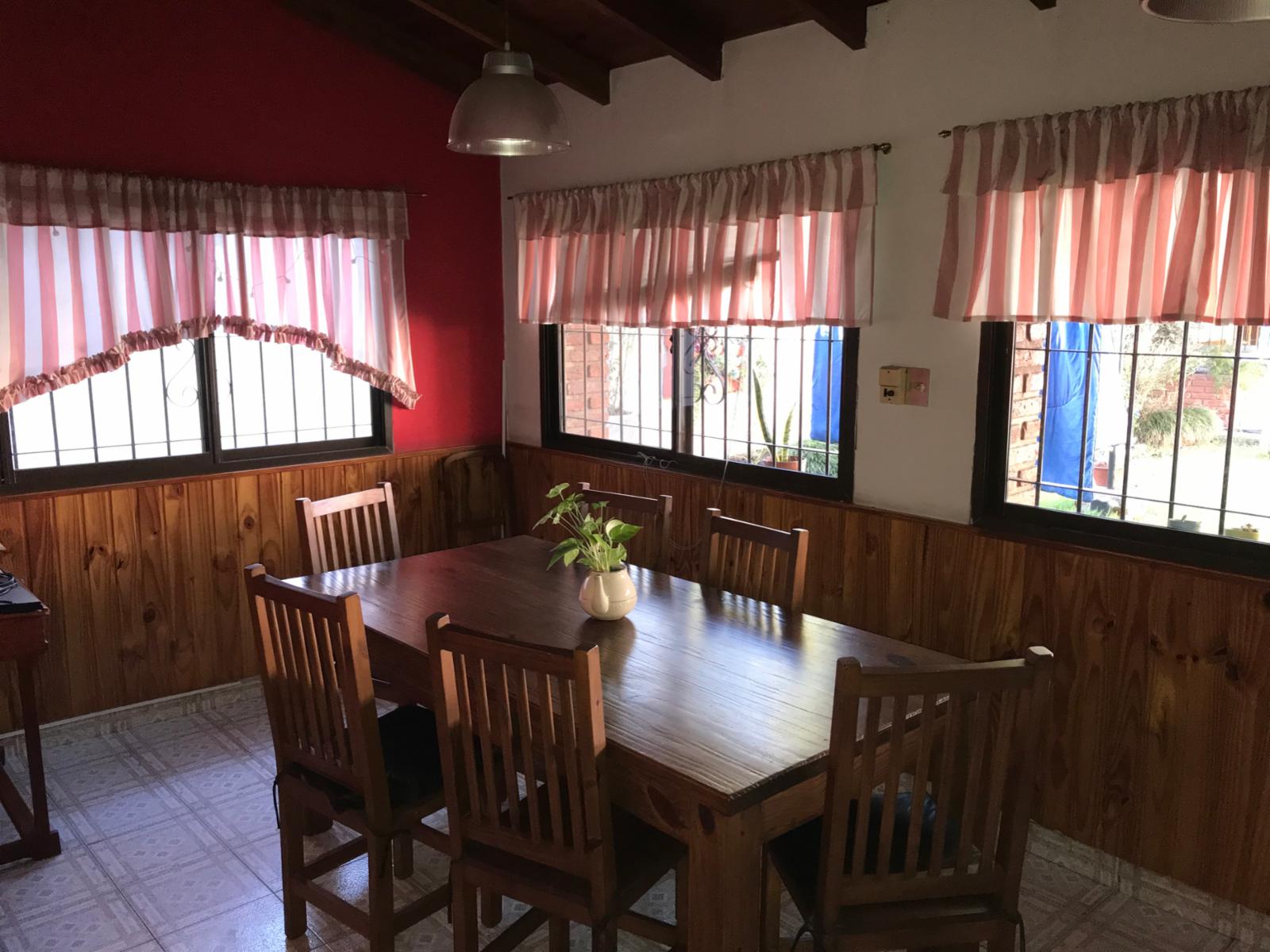 EXCELENTE Chalet 3 amb.con piscina y quincho s/lote 10 x 40 — foto 5