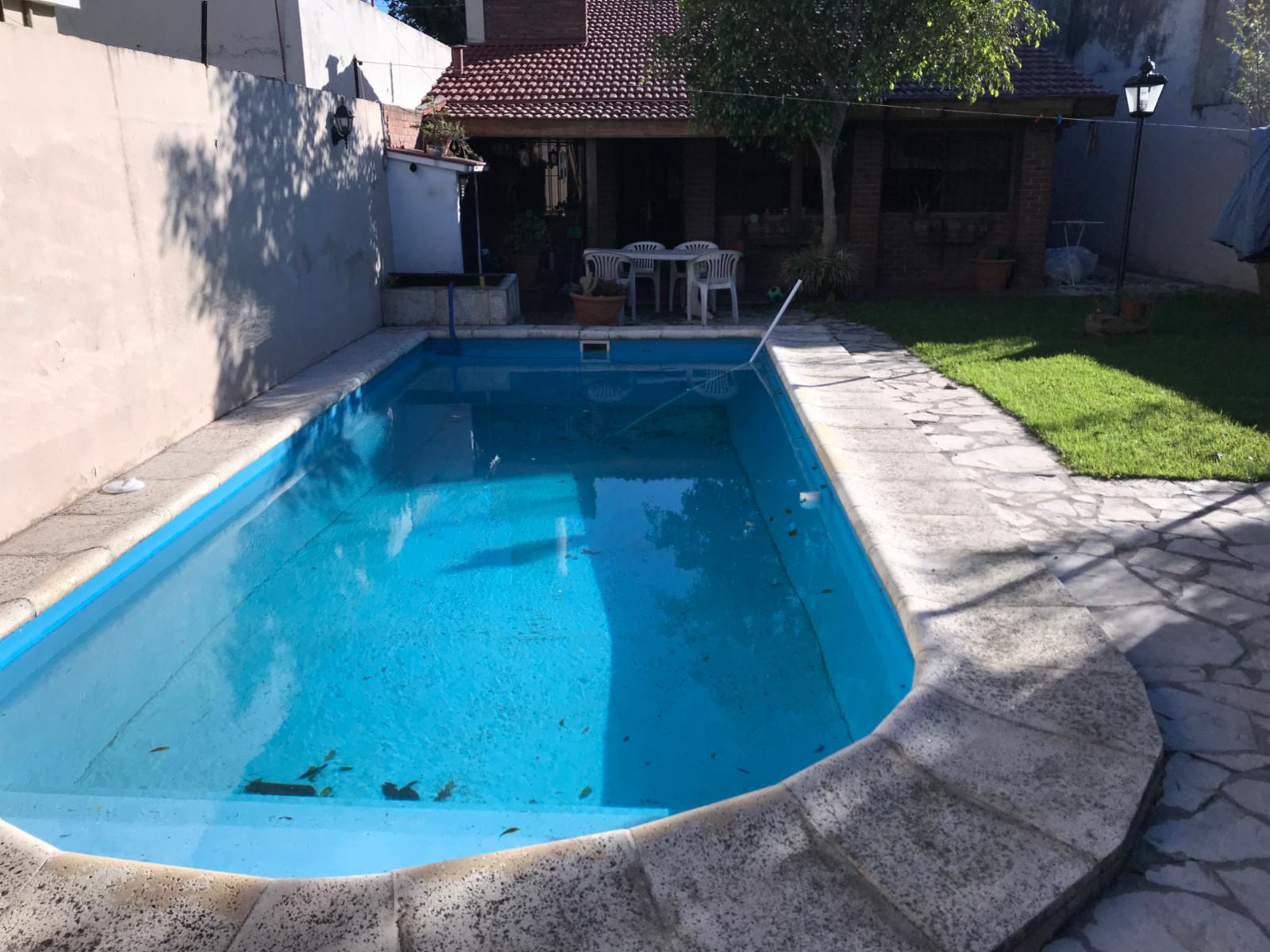 EXCELENTE Chalet 3 amb.con piscina y quincho s/lote 10 x 40 — foto 9