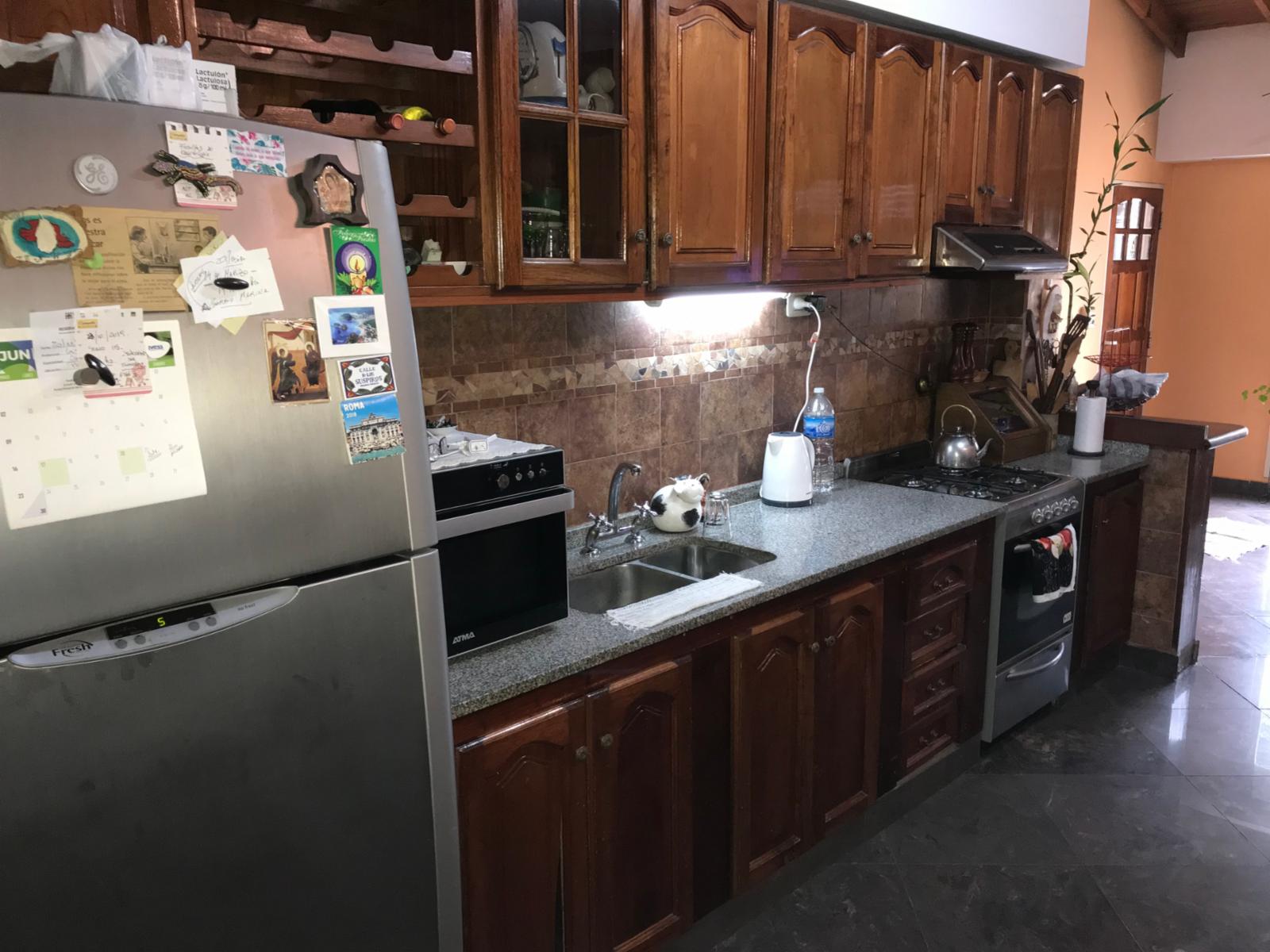 Excelente chalet en 2 plantas 4 ambientes con gran fondo libre, piscina de hormigon y depto al fondo ACEPTO DEPTO o PH MENOR VALOR ACEPTO VALORES — foto 5