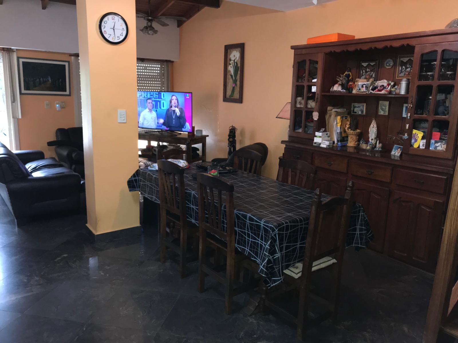 Excelente chalet en 2 plantas 4 ambientes con gran fondo libre, piscina de hormigon y depto al fondo ACEPTO DEPTO o PH MENOR VALOR ACEPTO VALORES — foto 6