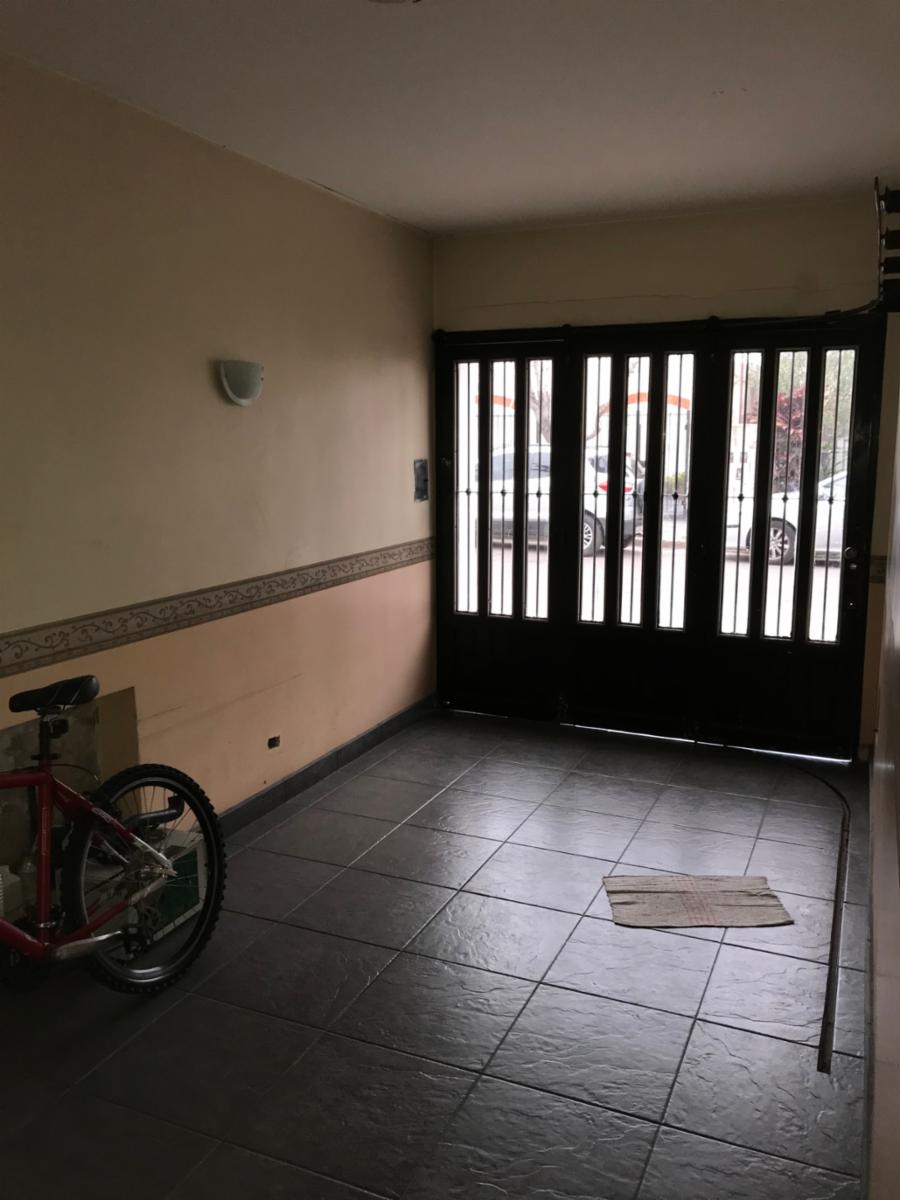 Excelente chalet en 2 plantas 4 ambientes con gran fondo libre, piscina de hormigon y depto al fondo ACEPTO DEPTO o PH MENOR VALOR ACEPTO VALORES — foto 11