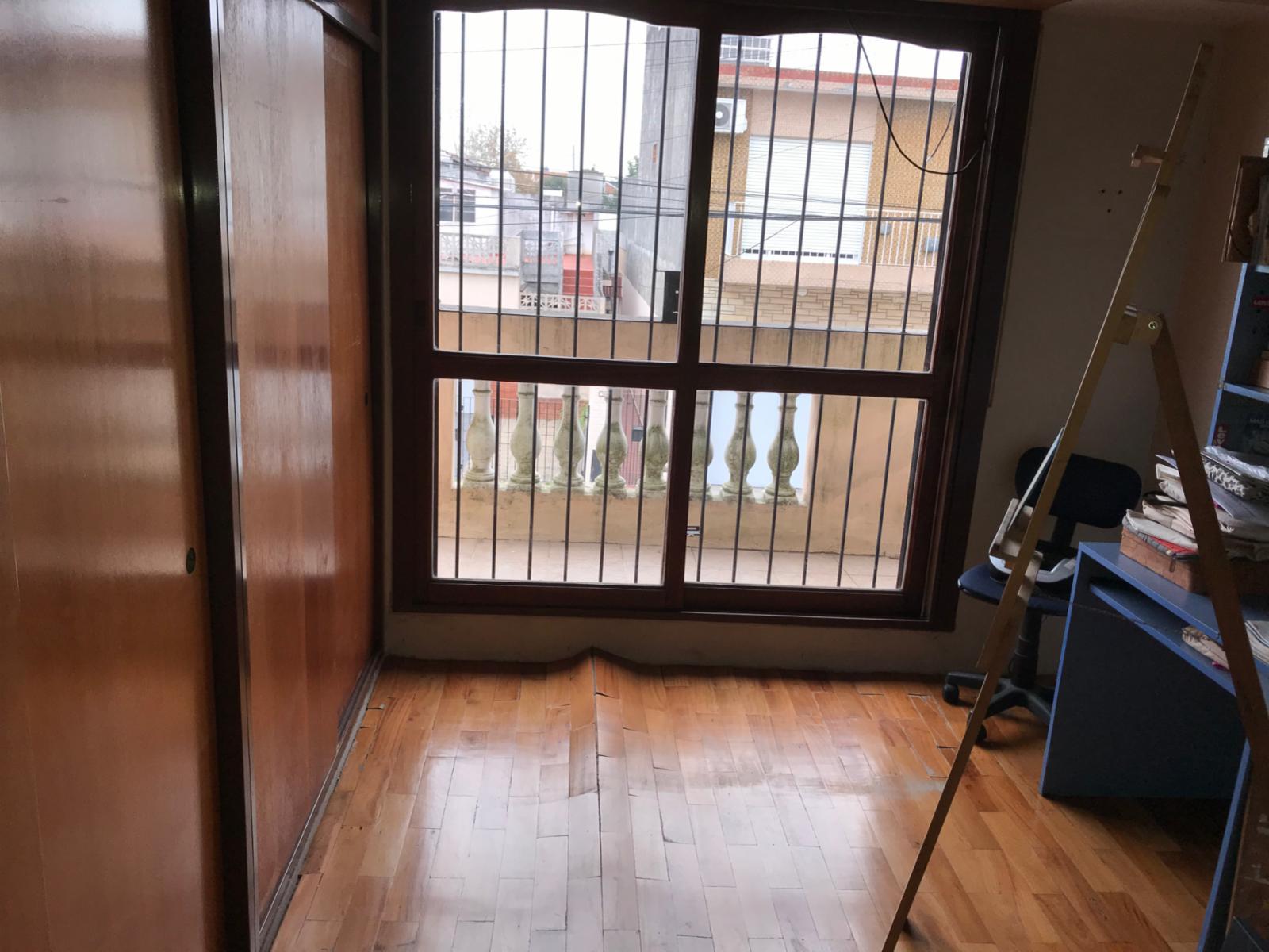 Excelente chalet en 2 plantas 4 ambientes con gran fondo libre, piscina de hormigon y depto al fondo ACEPTO DEPTO o PH MENOR VALOR ACEPTO VALORES — foto 13