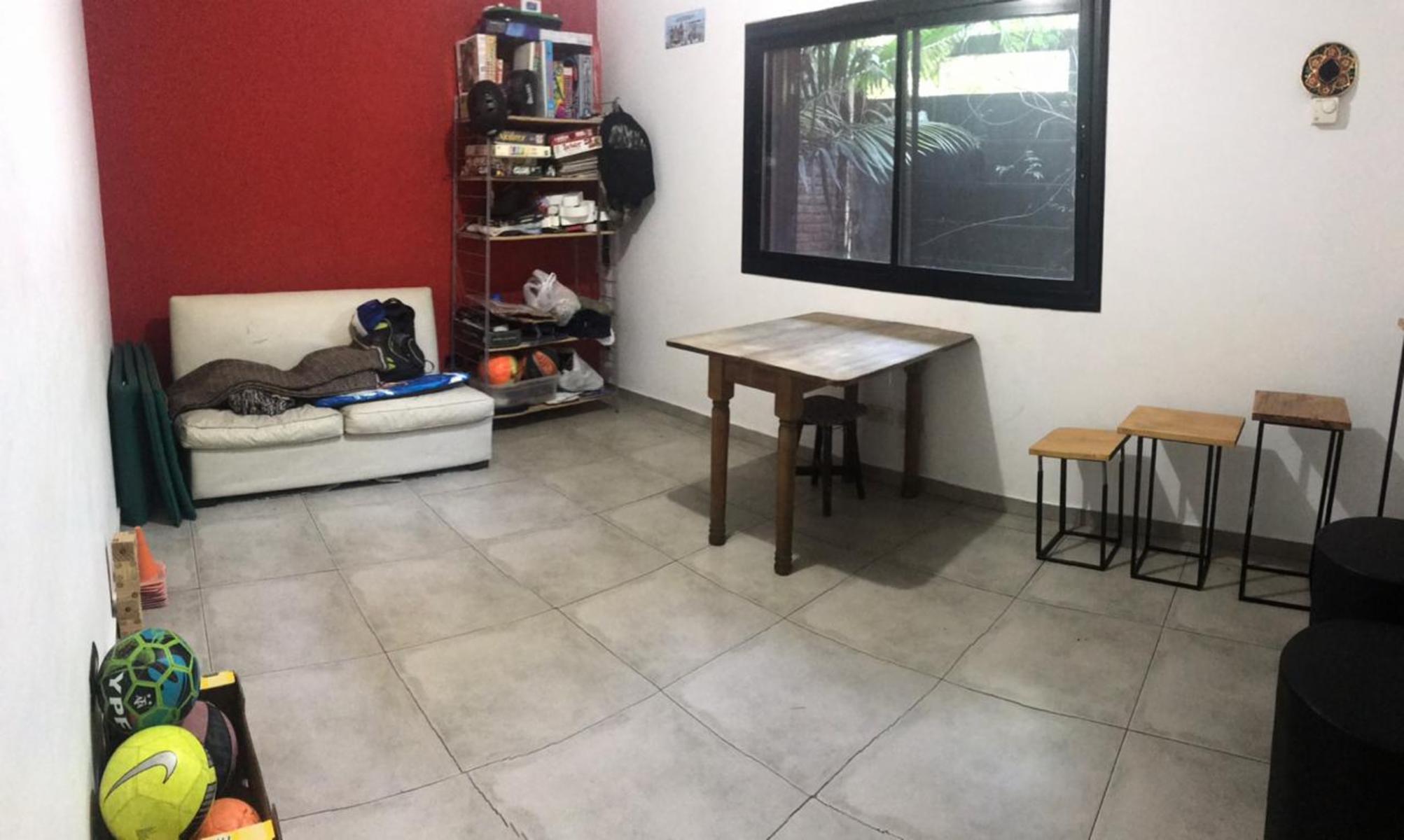 Excelente chalet 5 ambientes en 3 plantas con gran parque y pileta fte. a Plaza Belgrano ACEPTO DEPTO. PARTE DE PAGO — foto 6