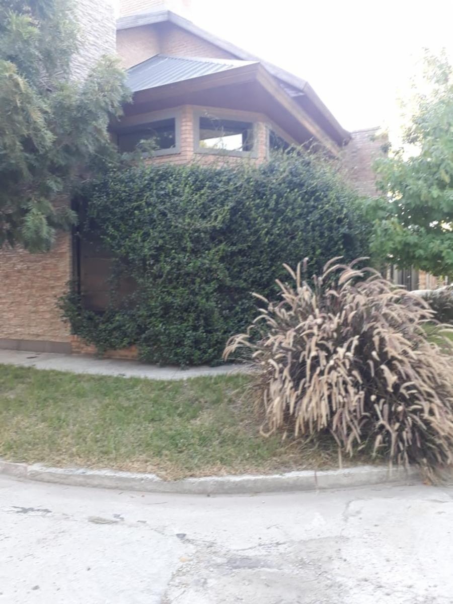 Excelente chalet 5 ambientes en 3 plantas con gran parque y pileta fte. a Plaza Belgrano ACEPTO DEPTO. PARTE DE PAGO — foto 7