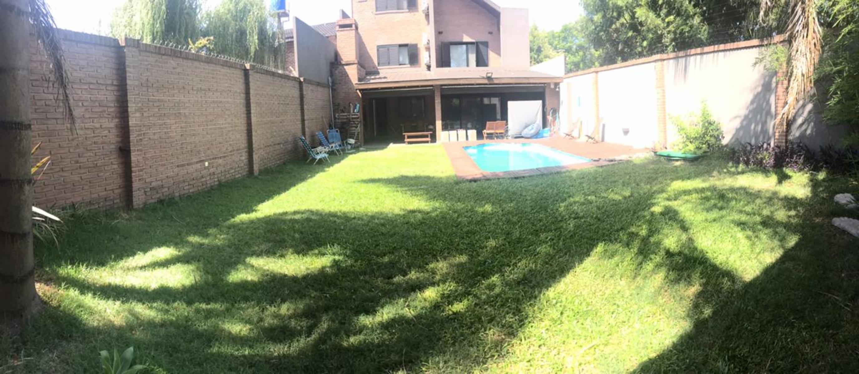 Excelente chalet 5 ambientes en 3 plantas con gran parque y pileta fte. a Plaza Belgrano ACEPTO DEPTO. PARTE DE PAGO — foto 12