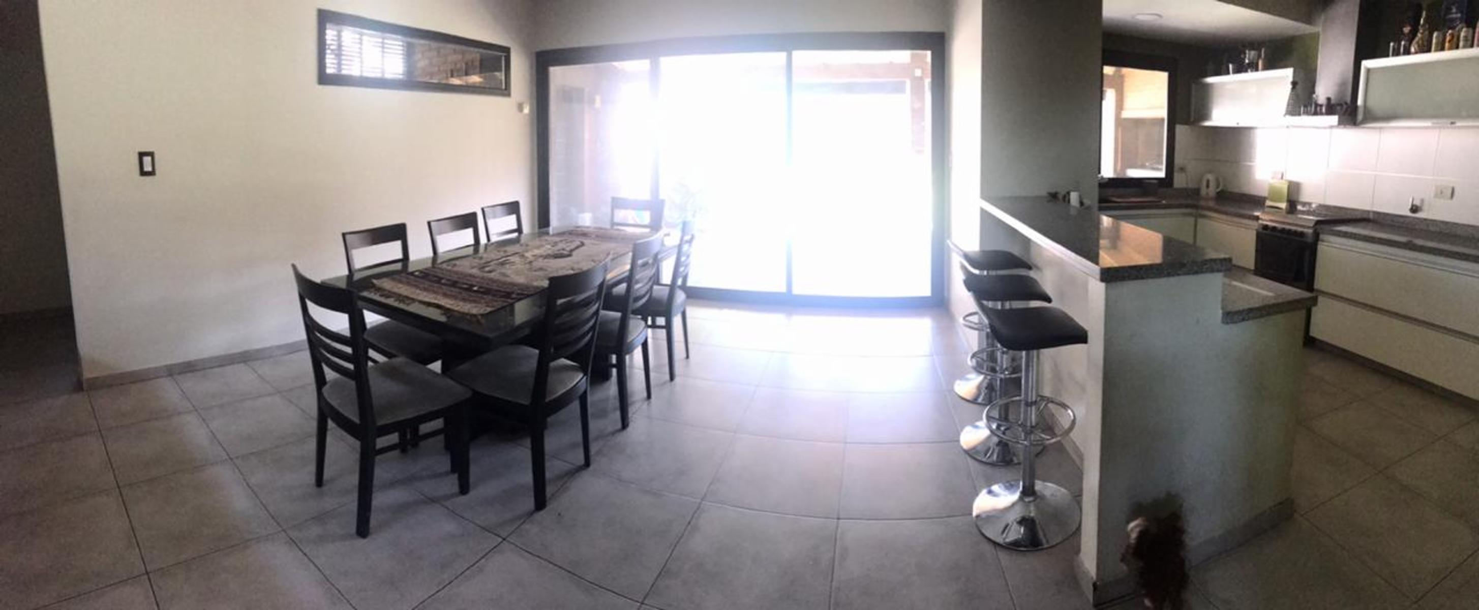 Excelente chalet 5 ambientes en 3 plantas con gran parque y pileta fte. a Plaza Belgrano ACEPTO DEPTO. PARTE DE PAGO — foto 15