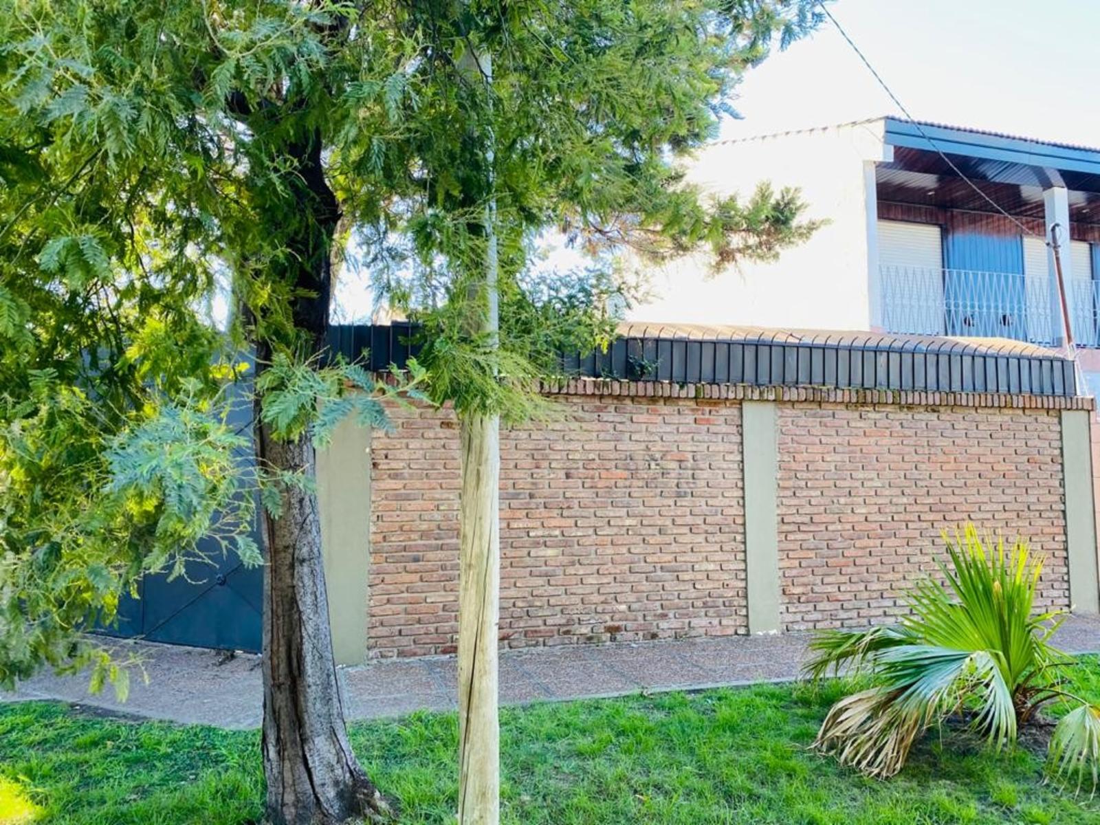 EXCELENTE Casa Tipo Americana S/lote 500m2 C/pileta Permuto X Depto — foto 2