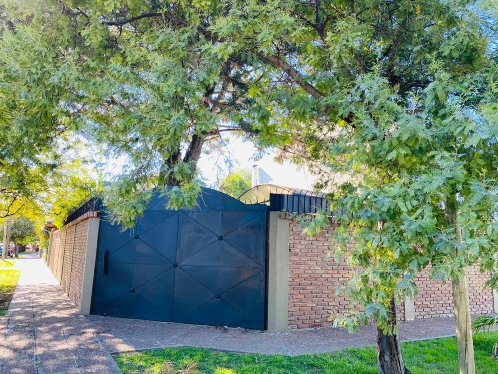 EXCELENTE Casa Tipo Americana S/lote 500m2 C/pileta Permuto X Depto — foto 3