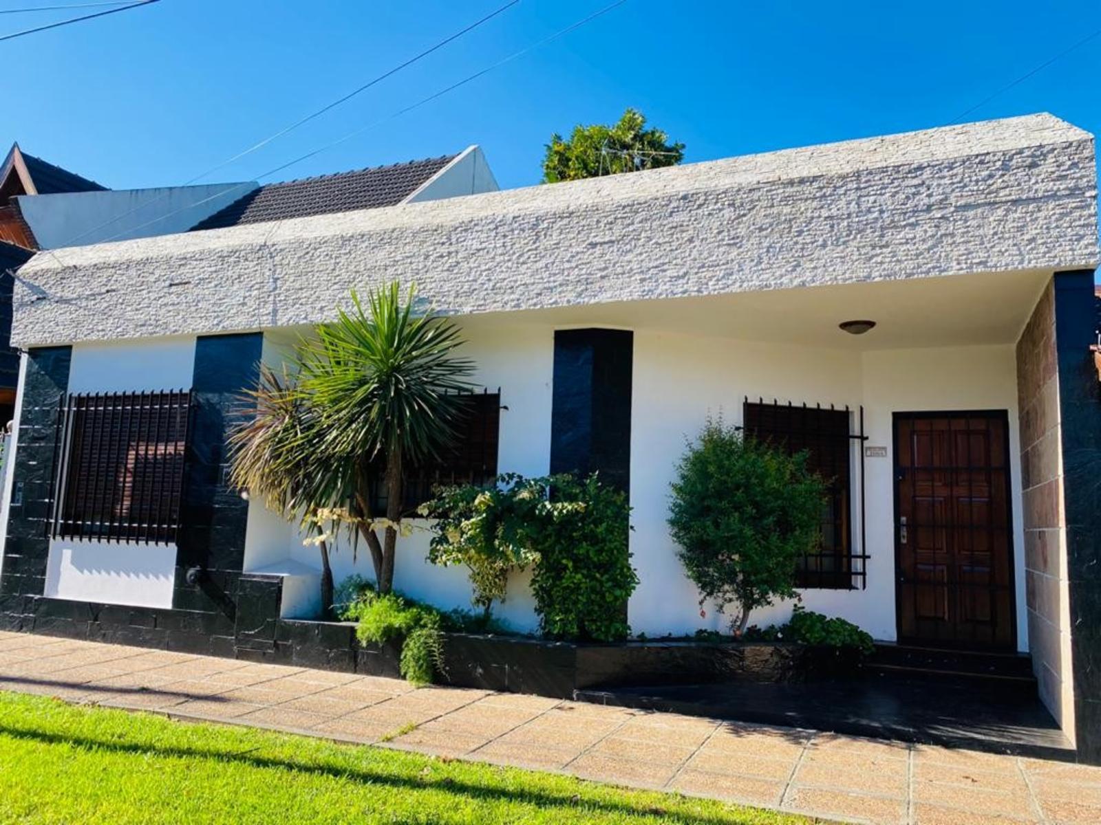 EXCELENTE Casa Tipo Americana S/lote 500m2 C/pileta Permuto X Depto — foto 5