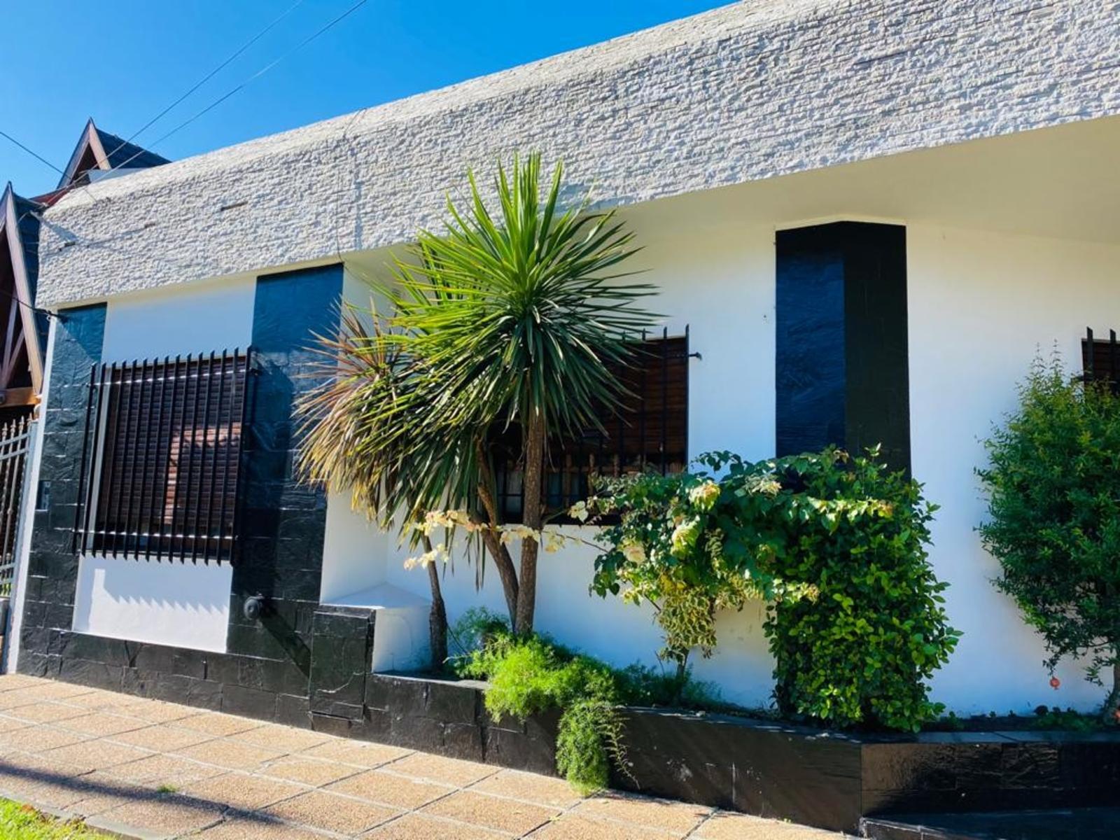EXCELENTE Casa Tipo Americana S/lote 500m2 C/pileta Permuto X Depto — foto 7