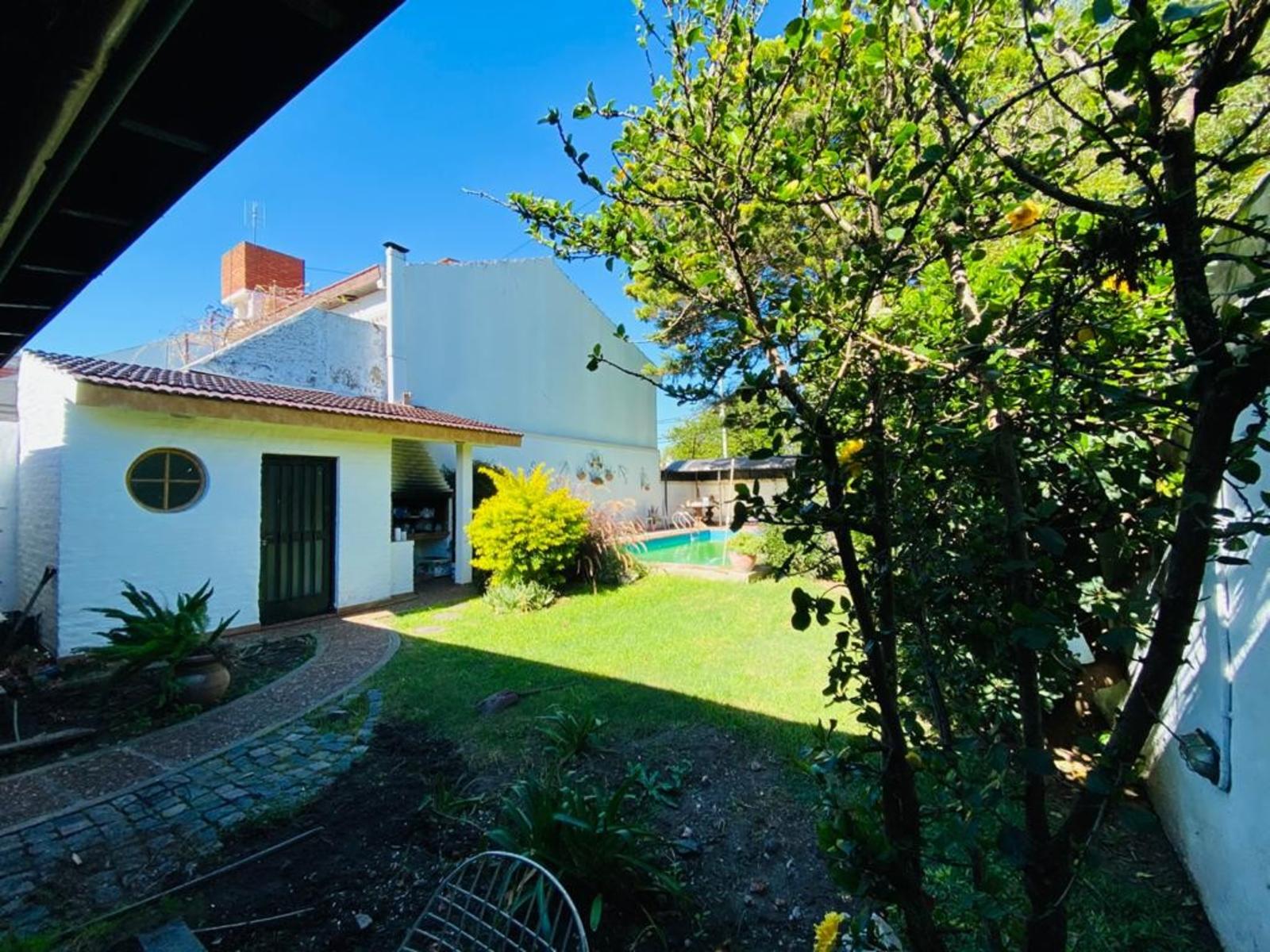 EXCELENTE Casa Tipo Americana S/lote 500m2 C/pileta Permuto X Depto — foto 8