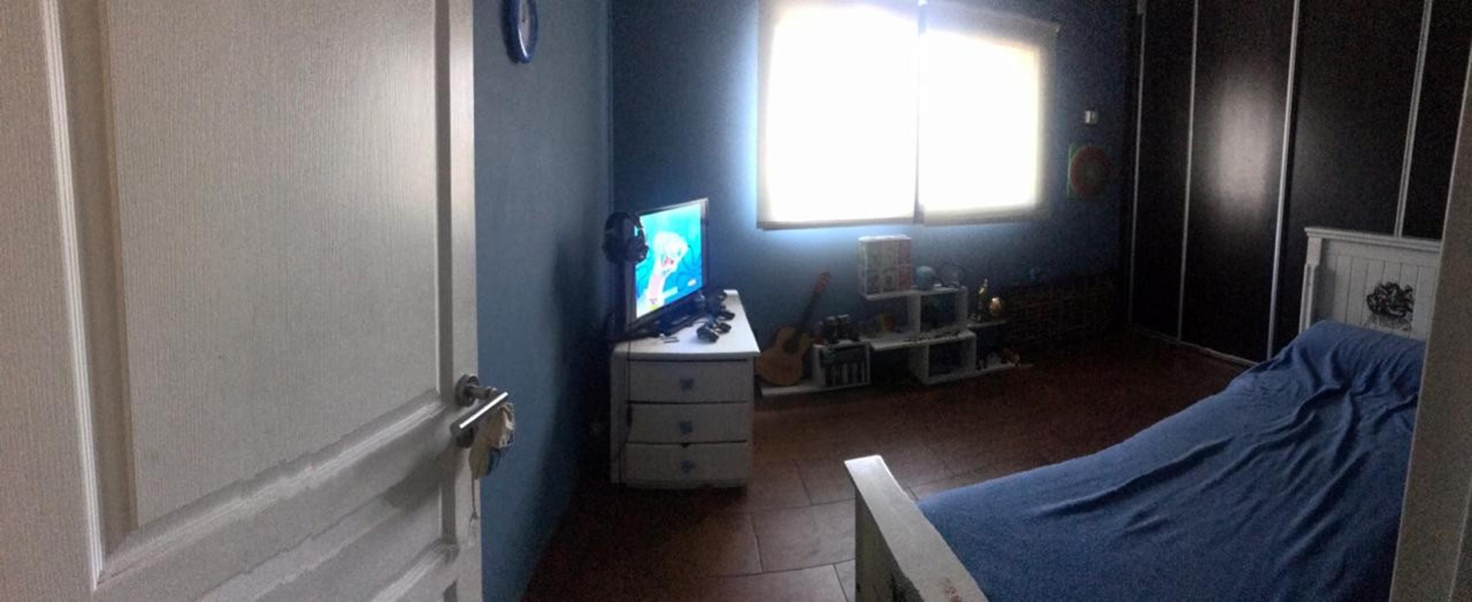 Excelente Chalet 5 Ambientes Con Gran Parque Y Pileta Fte. A Plaza — foto 8