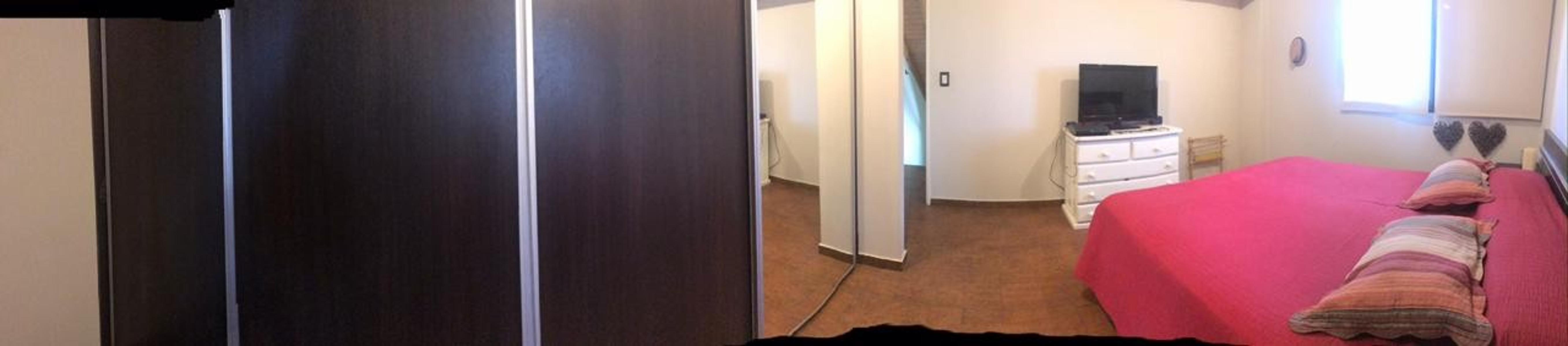 Excelente Chalet 5 Ambientes Con Gran Parque Y Pileta Fte. A Plaza — foto 15