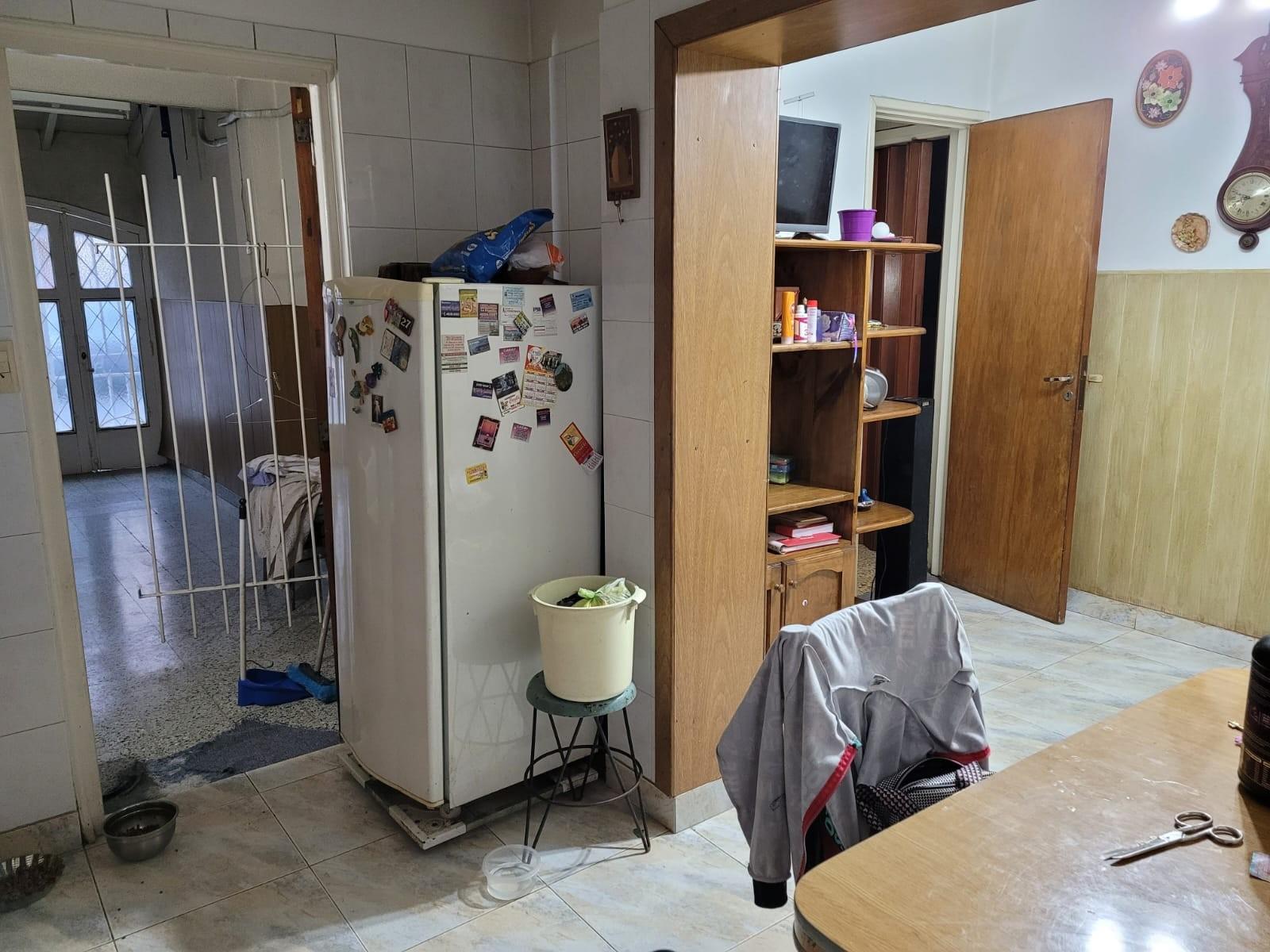 Chalet 3 Ambientes Con Garaje + Departamento En Planta Alta Ideal 2 Familias...tomo Menor Valor — foto 4