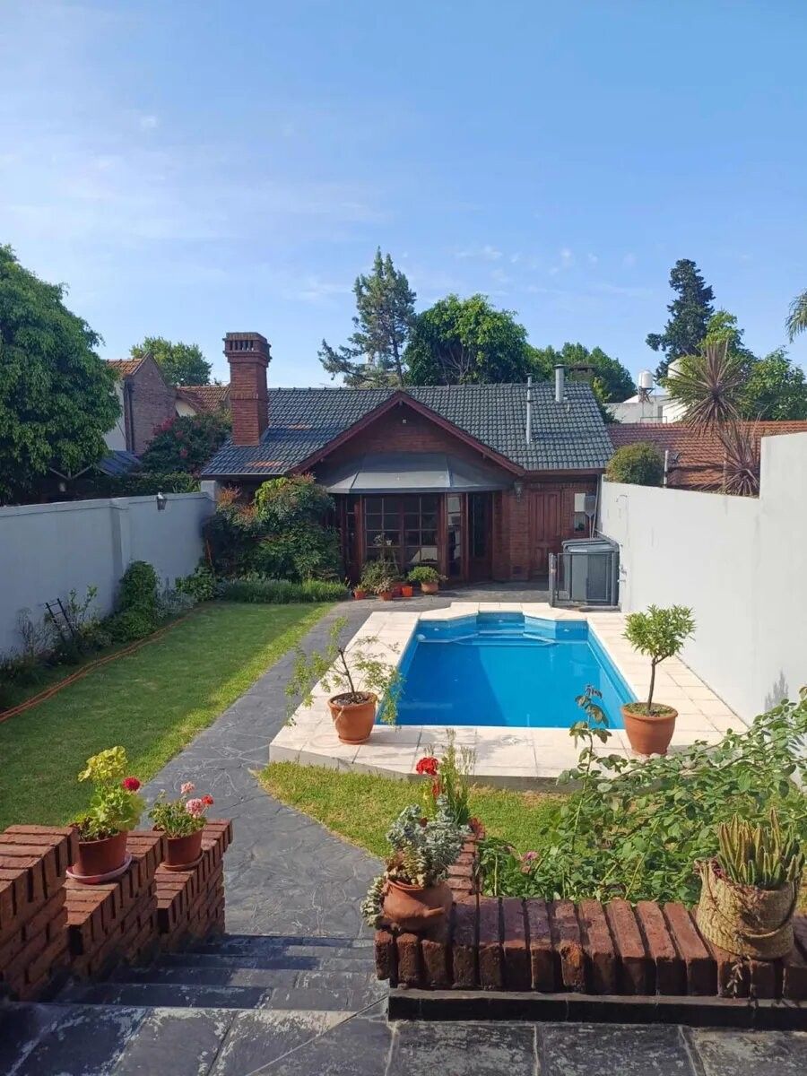 Chalet De Categoria 5 Amb. Con Piscina Y Quincho S/lote 40 Mts — foto 3