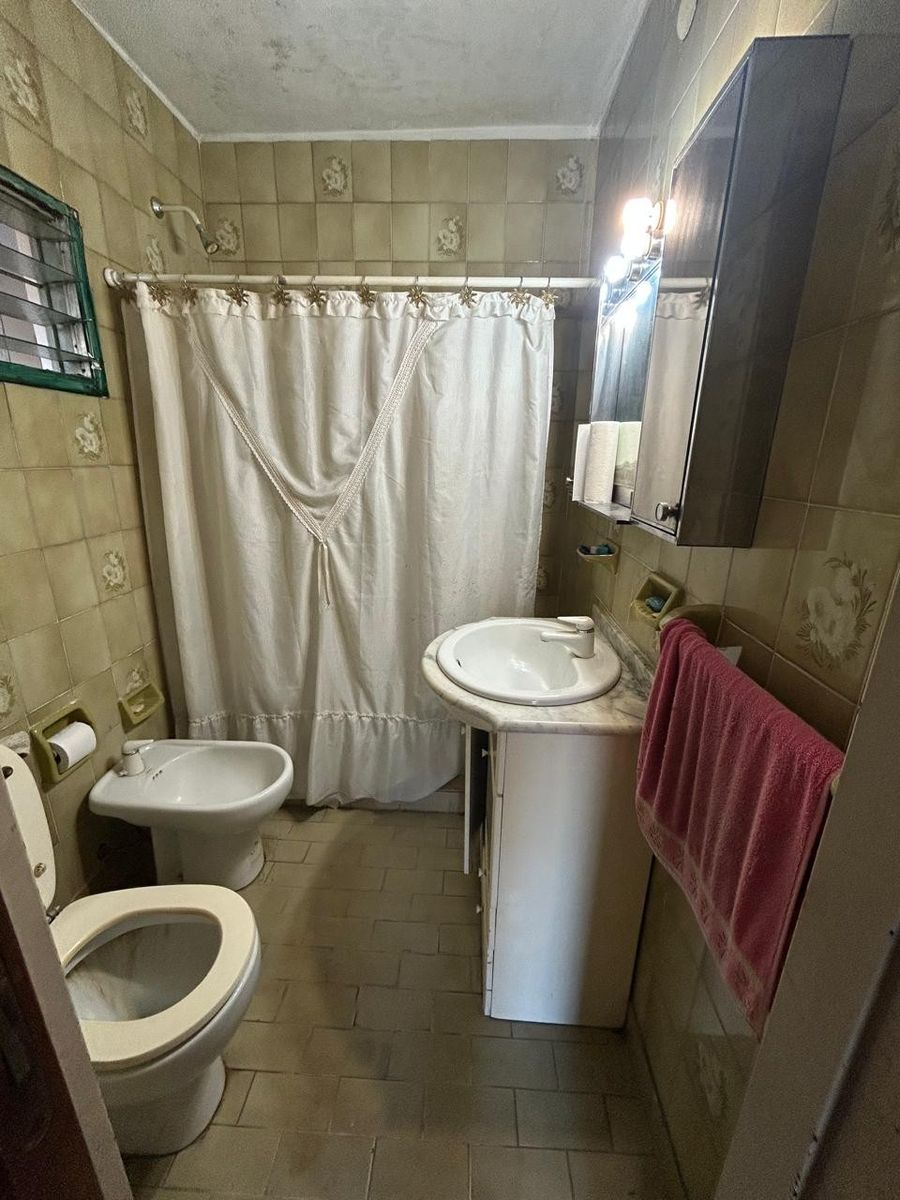 Casa En Venta En El Palomar Con Jardín Y Cochera