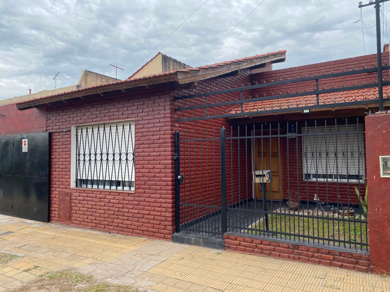 Chalet 4 Ambientes Sobre Lote De 10 X 30 Mts Con Gran Fondo Libre Tomo Depto 3 Amb. - 15