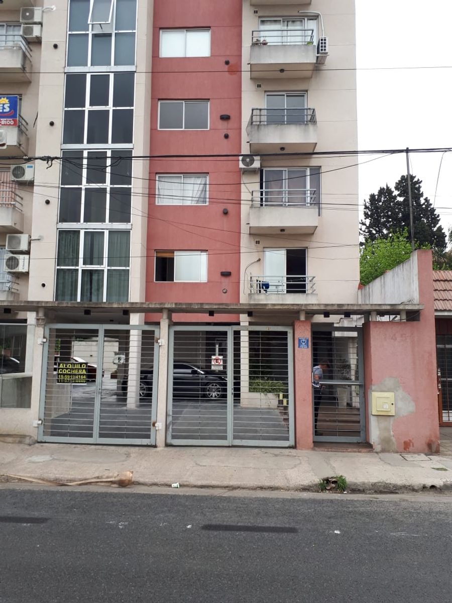 Departamento 2 Amb. con balcon Frente Al Metrobus 6to Piso Al Frente Excelente Estado - 9