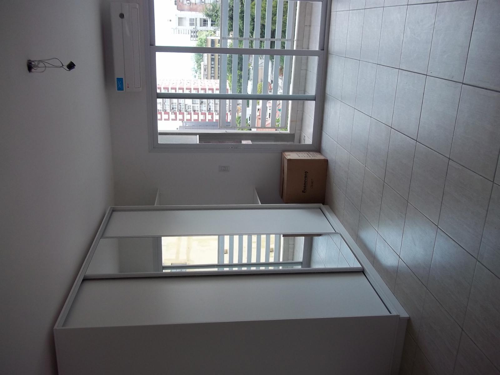 Edificio nuevo! 2 amb., 60 mts propios divisible en 3, con amplias fac! Apto credito bancos,.Posesion ya! balcon con parrilla propia, opcion cochera — foto 3