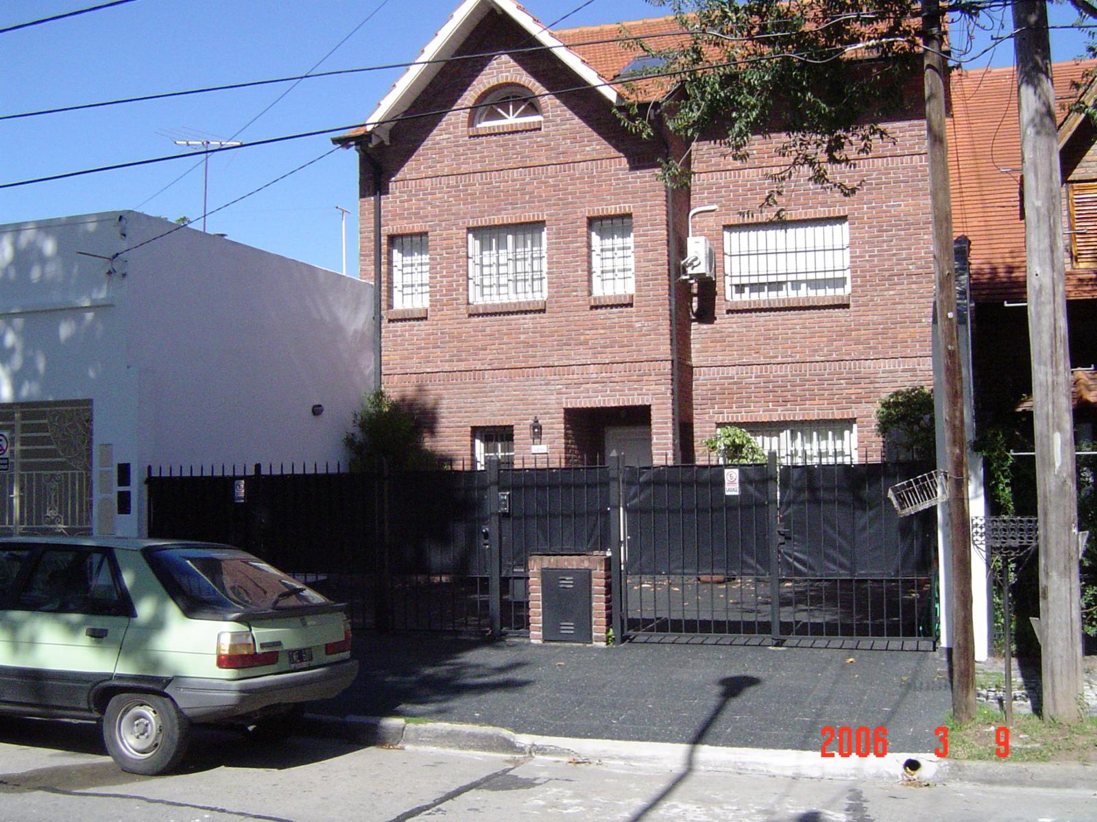 LA LUCILA RESIDENCIAL CON RENTA ASEGURADA chalet 280 cub 5 amb play pque piscina — foto 3