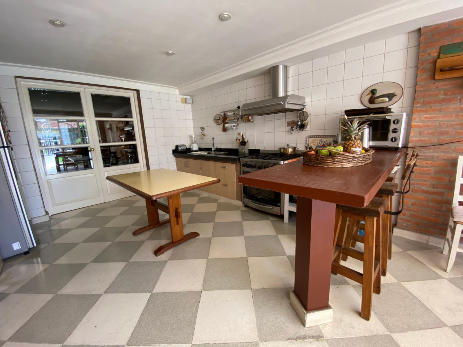 Martinez Chalet Excelente Constr/y Estilo (Prox. Zona Comercial, Bancos, Unicenter) — foto 8