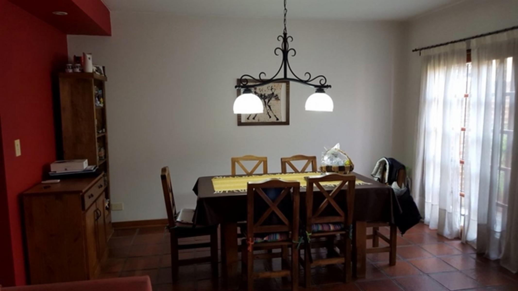 Excelente Triplex Con Garage En Bella Vista — foto 8